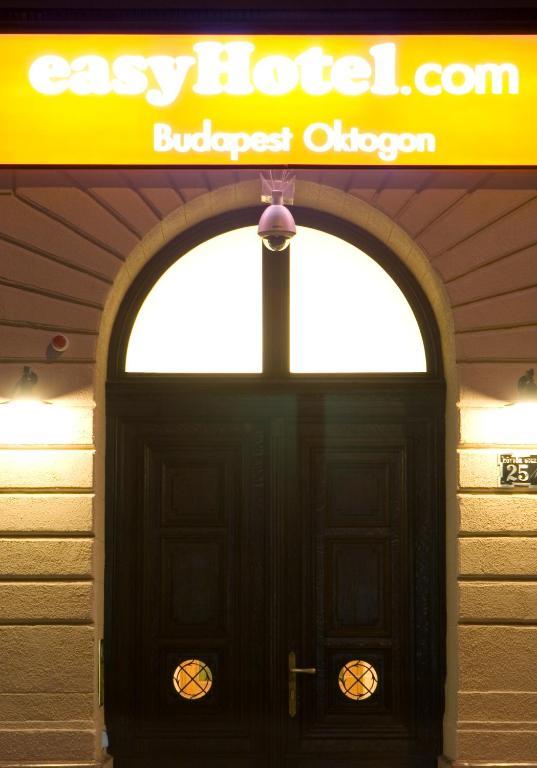 easyHotel Budapest Oktogon Bagian luar foto